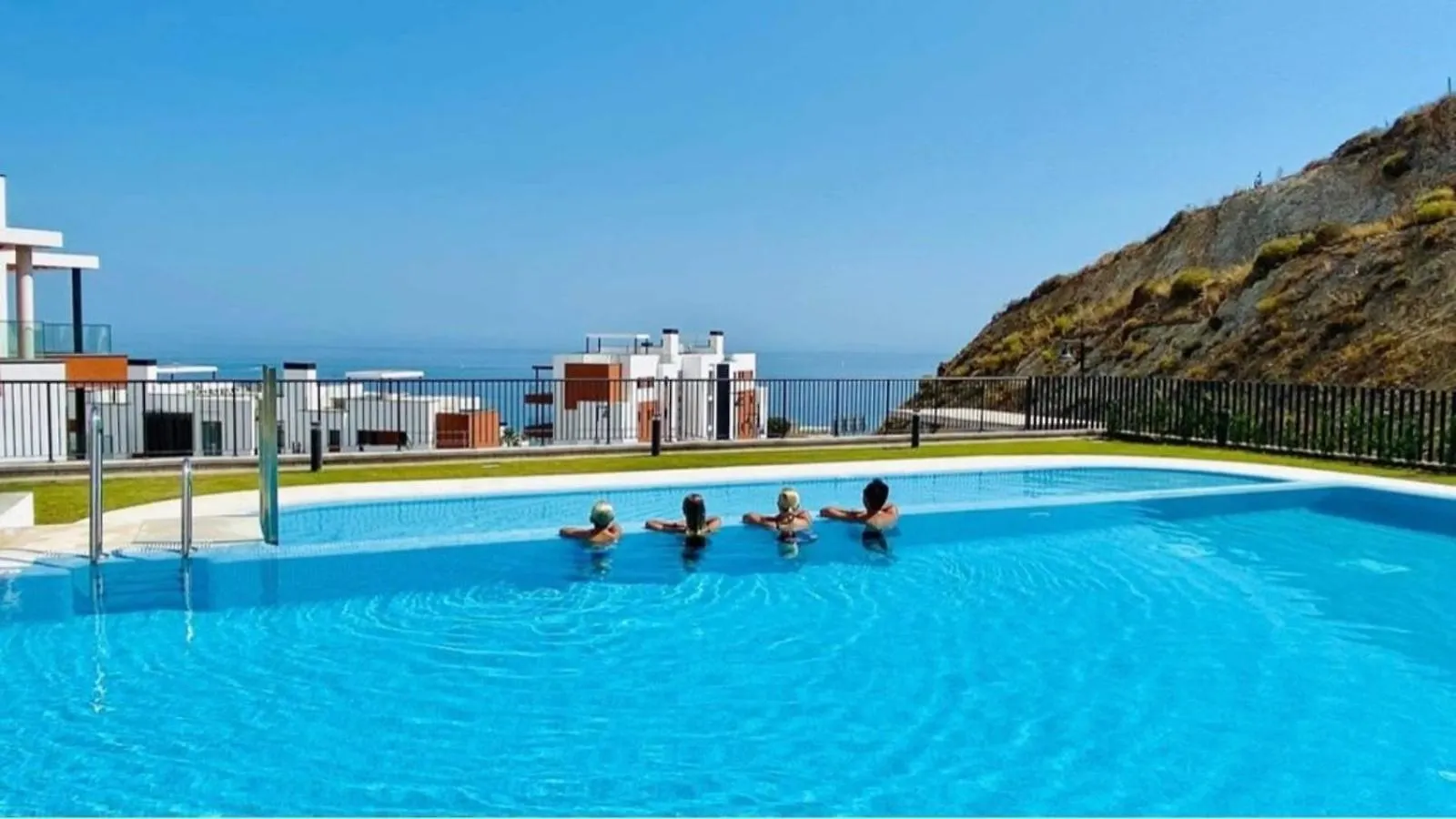 Modern 3 Bedroom Apartment 300 Meters To The Beach Fuengirola