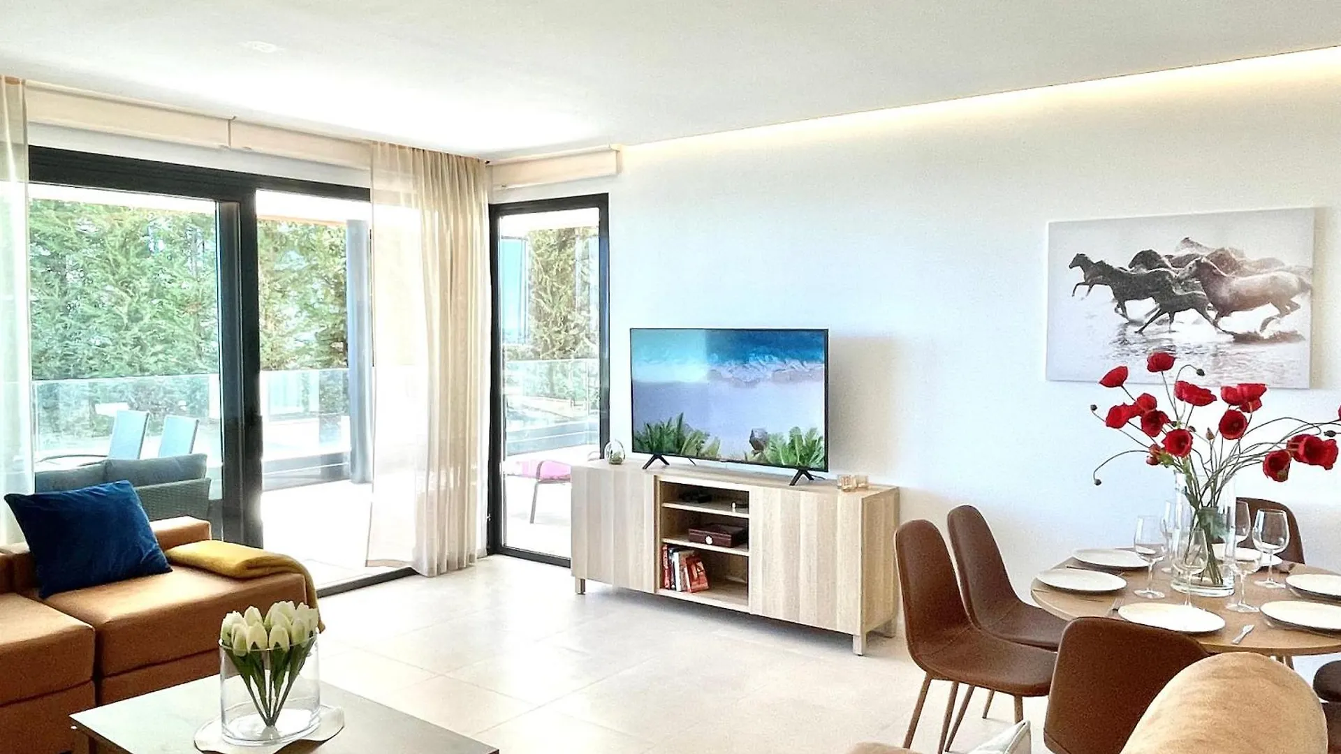 Modern 3 Bedroom Apartment 300 Meters To The Beach contacts